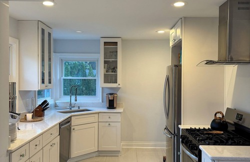 Dearborn Casa | Cozy home in Dearborn Hills-Pet Friendly-Near Downtown Dearborn and Hospitals