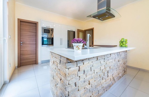 Sibenik Casa | Acogedora casa en Dubrava con WiFi