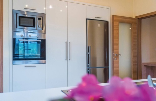 Sibenik Casa | Acogedora casa en Dubrava con WiFi