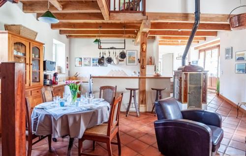 Frayssinet-le-Gelat Casa | Cozy Home In Frayssinet-Le-Gélat