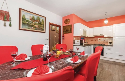 Gospic Casa | Acogedora casa en Gospic con sauna