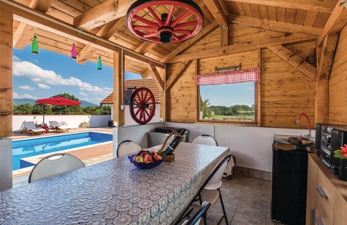 Gospic Casa | Acogedora casa en Gospic con sauna