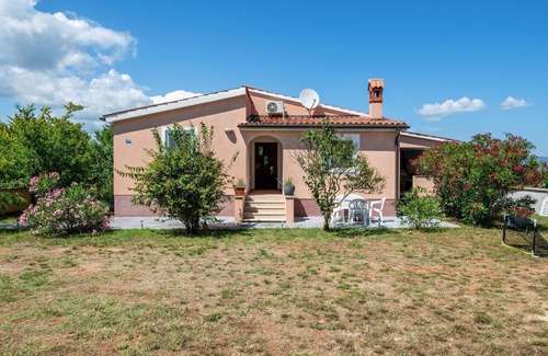 Kavran Casa | Acogedora casa en Kavran con WiFi