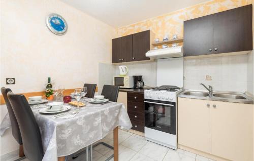 Senj Casa | Cozy Home In Klada With Kitchen
