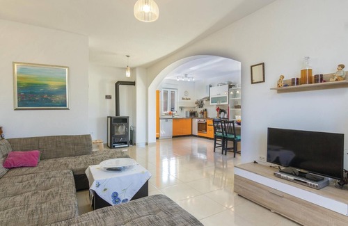 Topid Casa | Acogedora casa en Labin con WiFi