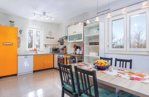 Topid Casa | Acogedora casa en Labin con WiFi
