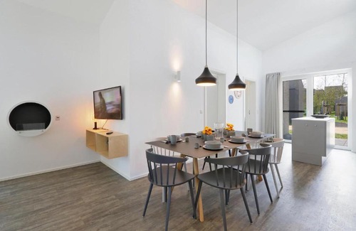 Lembruch Casa | Cozy Home In Lembruchdümmer See
