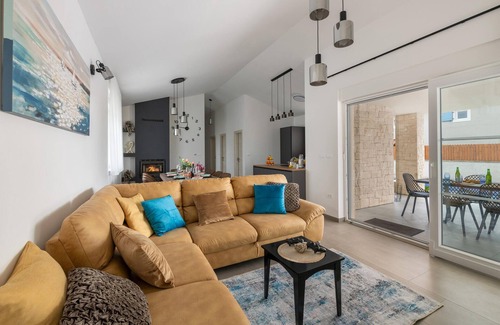 Loborika Casa | Acogedora casa en Loborika con WiFi