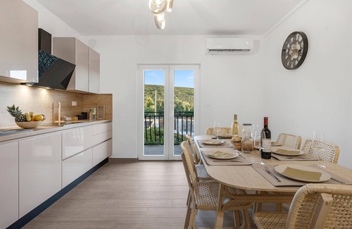 Sibenik Casa | Acogedora casa en Mirlovic Zagora