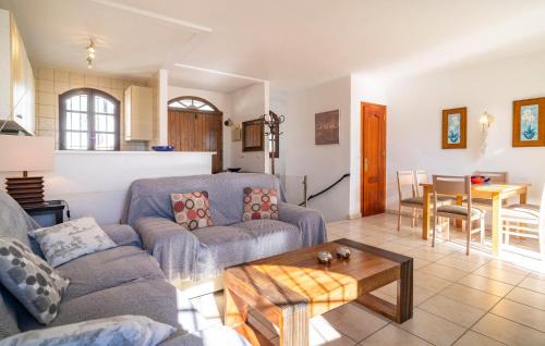 Chimenea Casa | Cozy Home In Nerja With Wifi