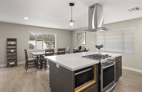 Scottsdale Estates Nine Casa | Cozy Home in Old Town with Yard & Grill