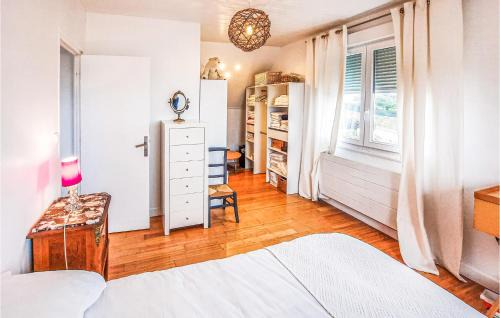 Plouarzel Casa | Cozy Home In Plouarzel