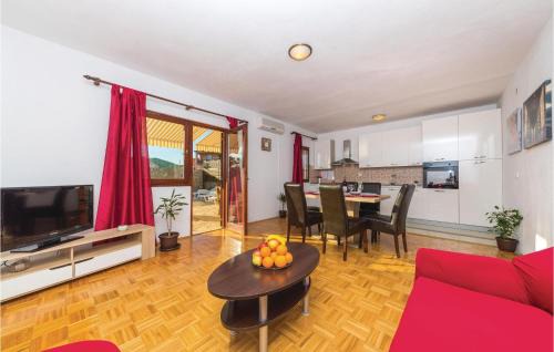 Primorski Dolac Casa | Cozy Home In Primorski Dolac With Wifi