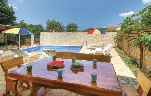 Primorski Dolac Casa | Cozy Home In Primorski Dolac With Wifi