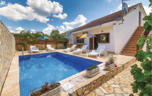 Primorski Dolac Casa | Cozy Home In Primorski Dolac With Wifi