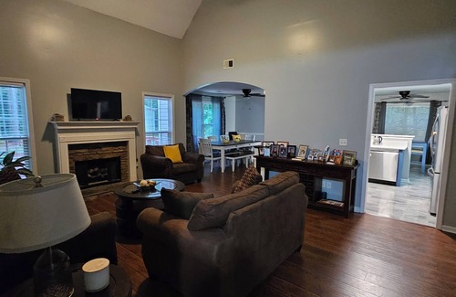 Griffin Casa | Cozy home in quiet Griffin neighborhood! 5 mins from restaurants and shopping.