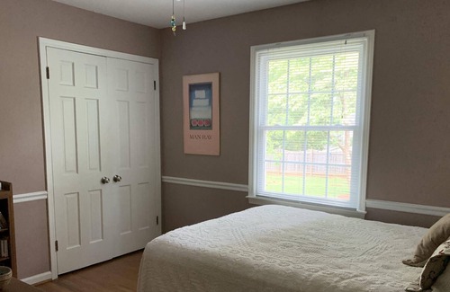 Greensboro Casa | Acogedora casa en un vecindario tranquilo, a 10 minutos del centro