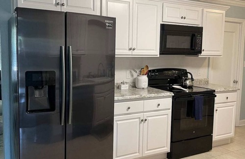 Tropic Casa | Cozy home in quiet neighborhood just a few miles to the beach