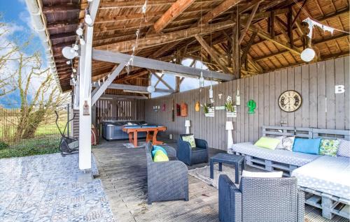 Savignac-sur-Leyze Casa | Cozy Home In Savignac-Sur-Leyze