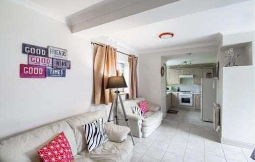 Savignac-sur-Leyze Casa | Cozy Home In Savignac-Sur-Leyze