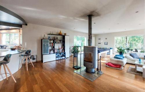 Sarliac-sur-l'Isle Casa | Cozy Home In Sarliac With Wifi
