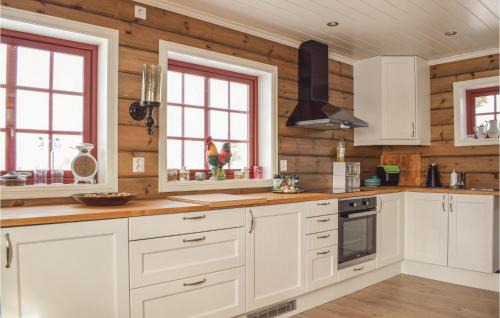 Oyer Casa | Cozy Home In Sjusjøen With Kitchen