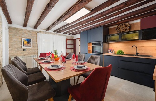 Jursici Casa | Acogedora casa en Skicini con sauna