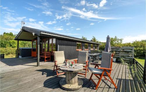 Skjern Casa | Cozy Home In Skjern With Kitchen