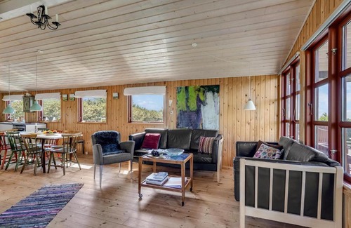 Skjern Casa | Cozy Home In Skjern With Kitchen