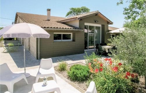 Saint-Aubin-de-Cadelech Casa | Cozy Home In Staubin De Cadeleche