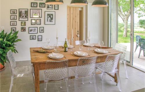 Saint-Aubin-de-Cadelech Casa | Cozy Home In Staubin De Cadeleche