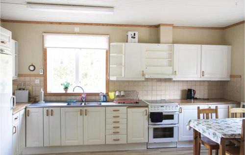 Karlskrona Municipality Casa | Cozy Home In Torhamn With Kitchen