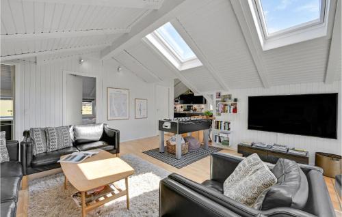 Vejers Strand Casa | Cozy Home In Vejers Strand With Outdoor Swimming Pool