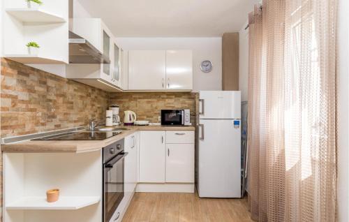 Kustici Casa | Cozy Home In Zubovici With Wifi