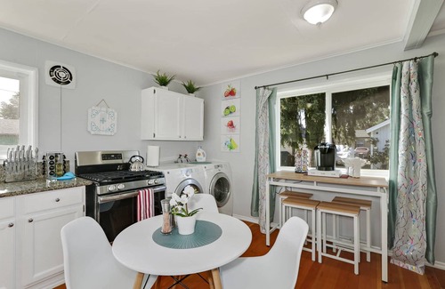 Renton Casa | Cozy home King & Queen bedrooms with WiFi, AC in Renton near SeaTac airport
