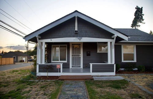 South Tacoma Casa | Acogedora casa ubicada convenientemente ubicada en Tacoma
