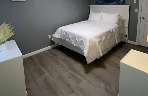Warwick Casa | Cozy home minutes away from the beach (pet-friendly)