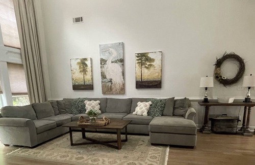 Sugar Hill Casa | Cozy home minutes to Lake Lanier, Golf Course & Downtown Sugar Hill