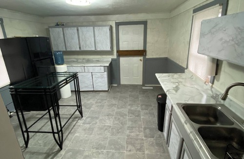 Peoria Casa | Cozy home N Peoria located close to the hospitals and downtown with AC, WiFi