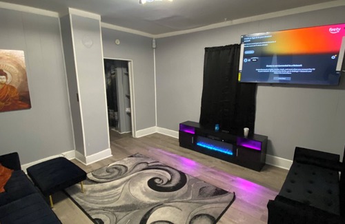 Peoria Casa | Cozy home N Peoria located close to the hospitals and downtown with AC, WiFi