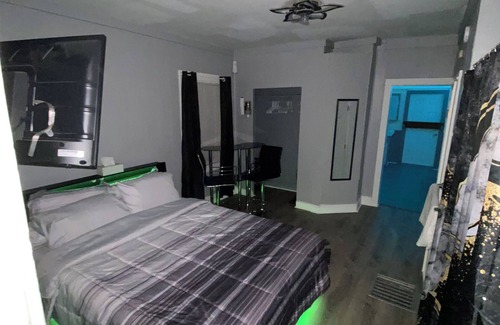 Peoria Casa | Cozy home N Peoria located close to the hospitals and downtown with AC, WiFi