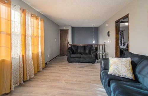 Waldron Casa | Cozy Home near Airport Zona Rosa shopping centers Restaurants and more