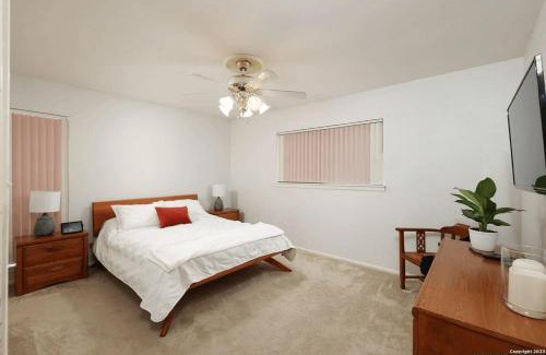 North San Antonio - SAT Casa | Cozy Home Near Airport,fast EV Charger & Theater