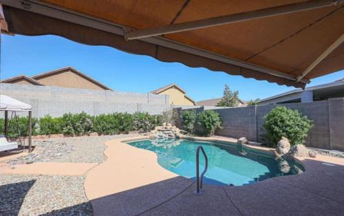 Alta Vista Estates Casa | Cozy home near freeways w pool BBQ