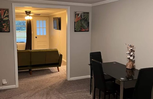 Brooklet Casa | Cozy Home Near GSU / Walk to Food, Shop & Chill