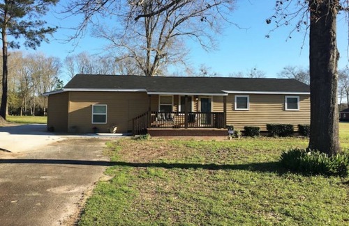 Perry Casa | Cozy Home- Near Perry Fair - Rigby's-Robins AFB