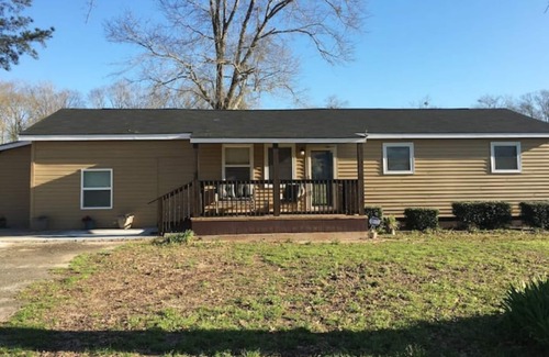 Perry Casa | Cozy Home- Near Perry Fair - Rigby's-Robins AFB