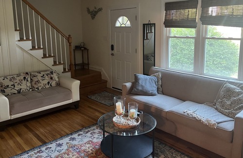 Newark Casa | Cozy home near UD Campus and Main Street. Quiet neighborhood, has a fireplace!
