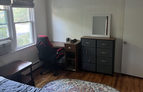 Newark Casa | Cozy home near UD Campus and Main Street. Quiet neighborhood, has a fireplace!