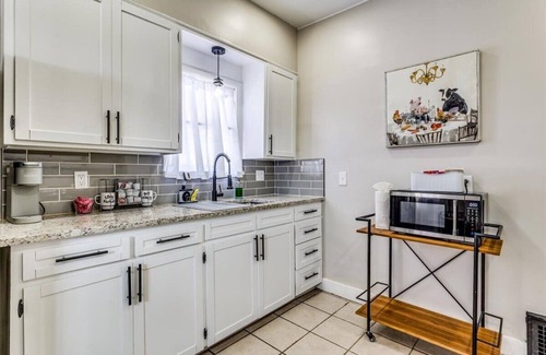 Wichita Casa | Cozy Home Near Wesley Hospital! Travel Nurse Oasis